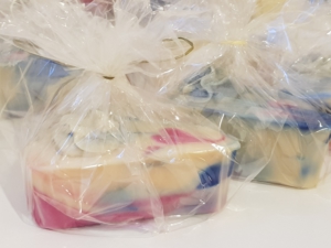 Lieblingsstück Torte, feine Schafmilchseife in Form eines Tortenstückes