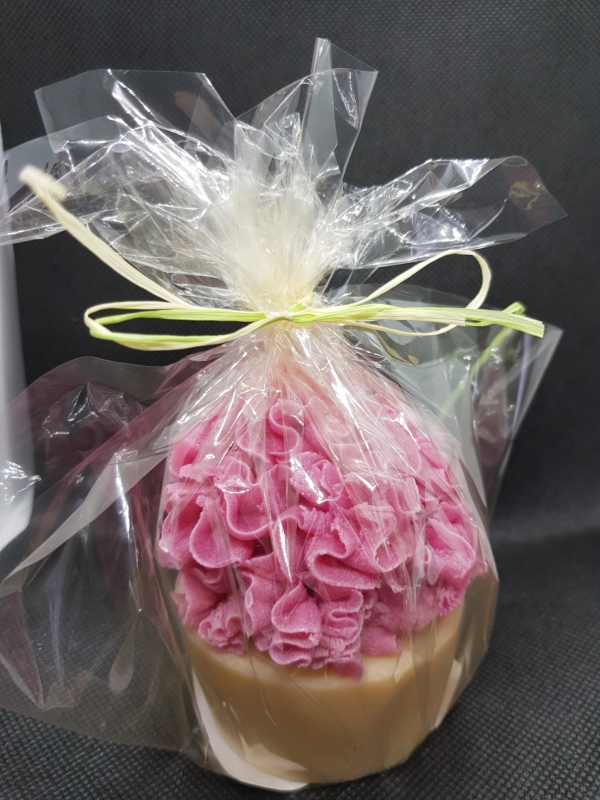Rosen Seifencupcake verpackt